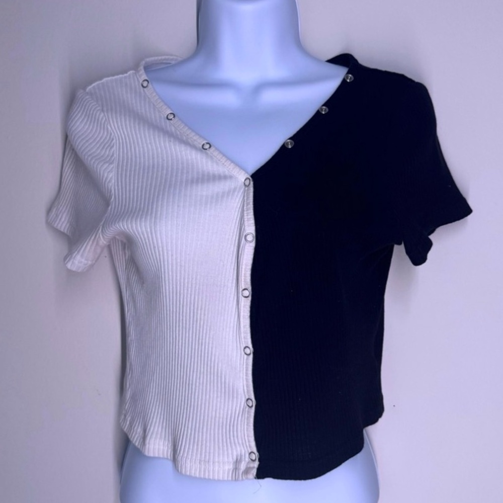 Two-Tone Snap Button Tee